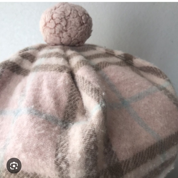 Women’s authentic Burberry pink plaid merino wool beanie hat with Pom - Picture 2 of 4